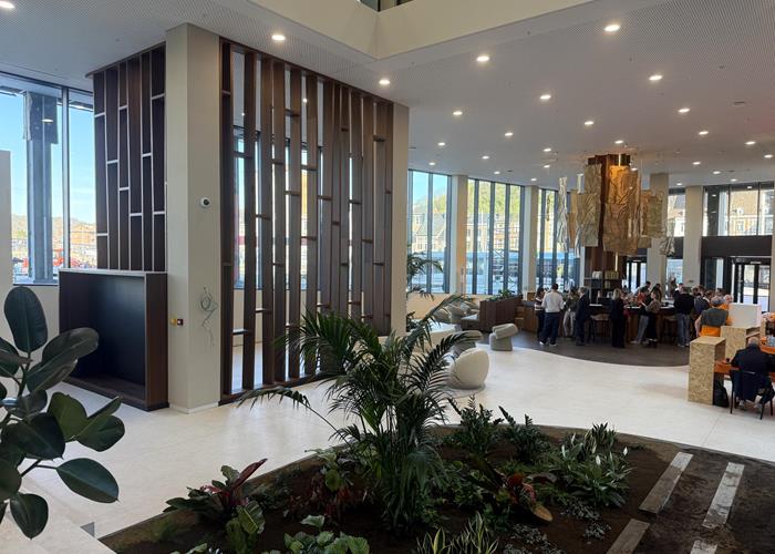 Espace d'entrée - Aménagement des espaces de travail pour la compagnie d’assurances belge