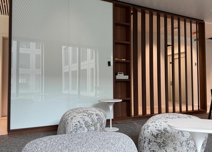 Aménagement des espaces de travail pour la compagnie d’assurances belge