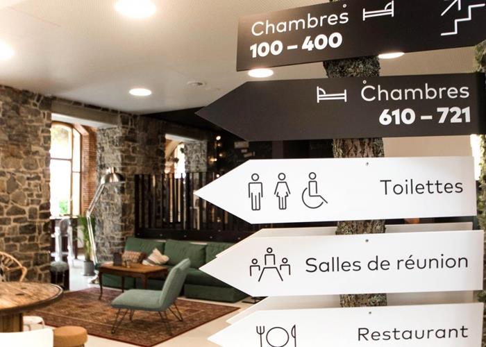 Fourniture de lits pour une auberge de jeunesse